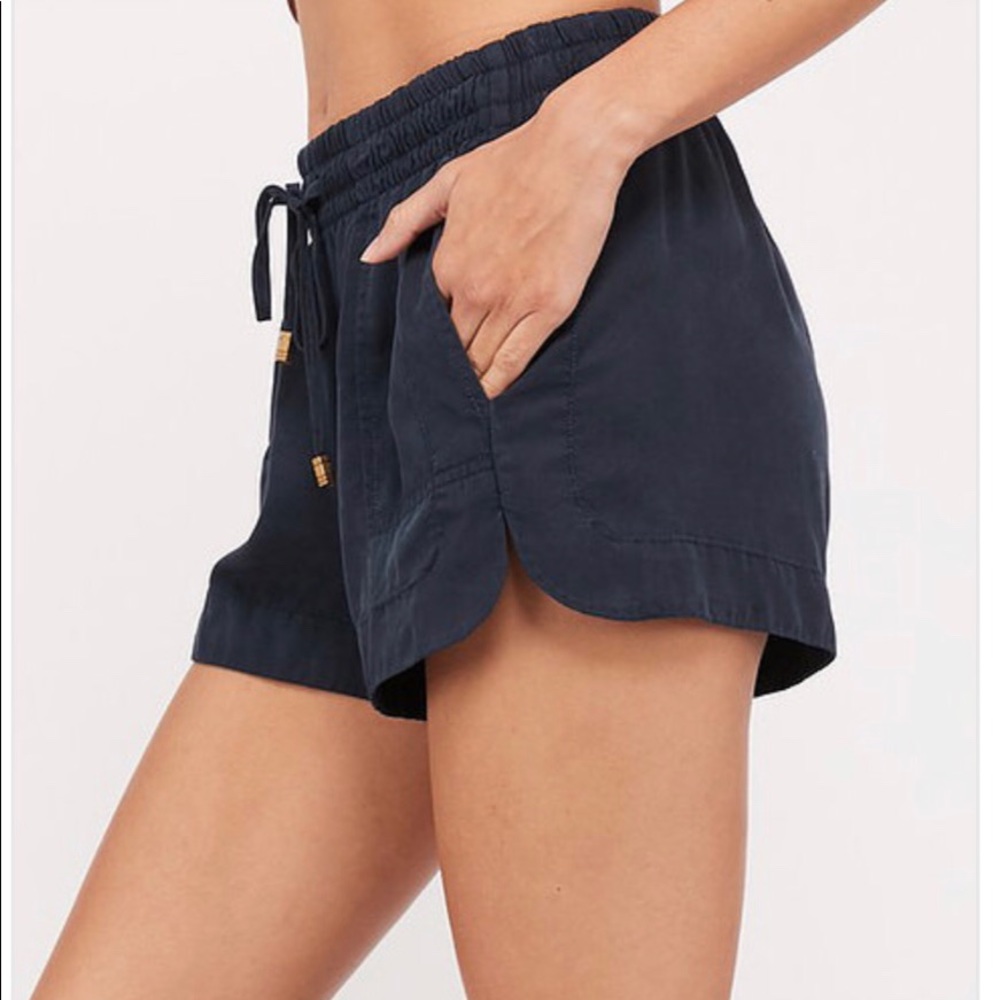 Elastic waist shorts with dolphin hem